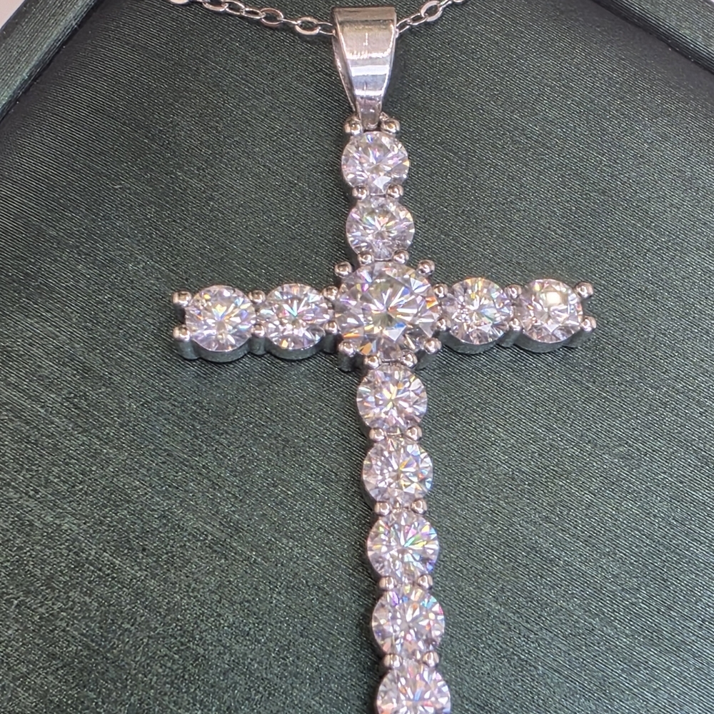 💎 Moissanite Cross Pendant Necklace – 14K White Gold / S925 Chain - Picture 7 of 7